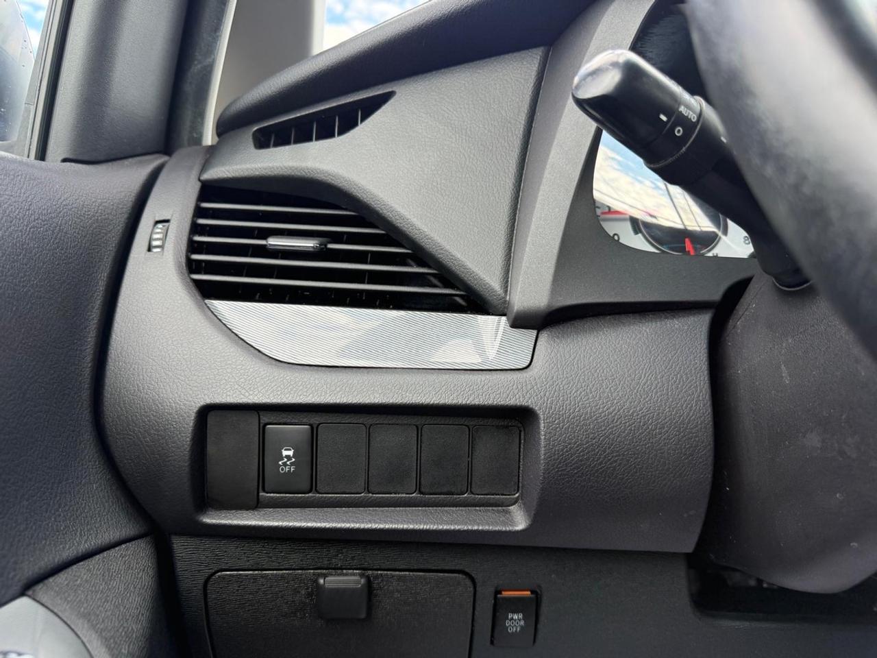 2016 Toyota Sienna SE Photo