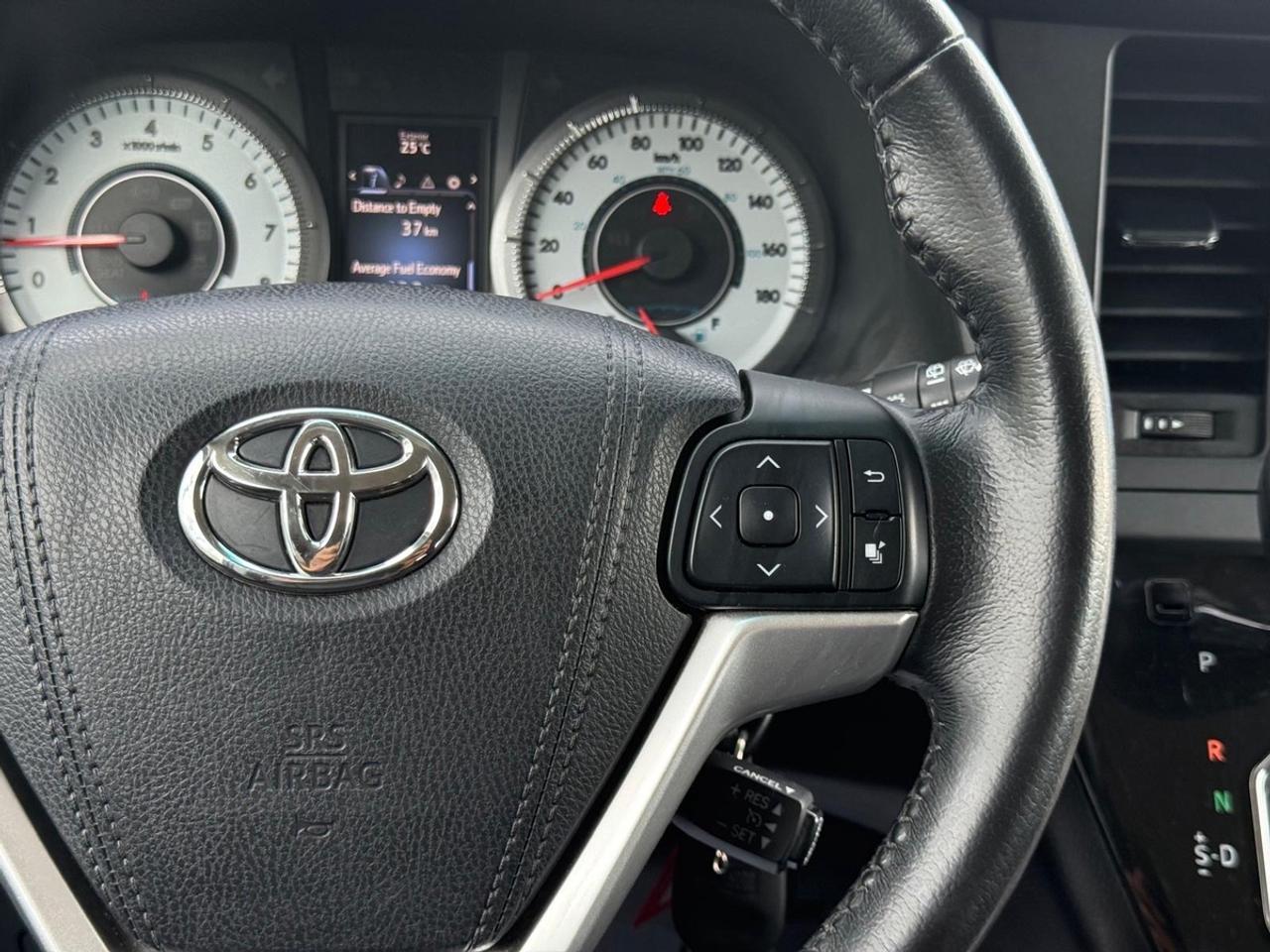 2016 Toyota Sienna SE Photo