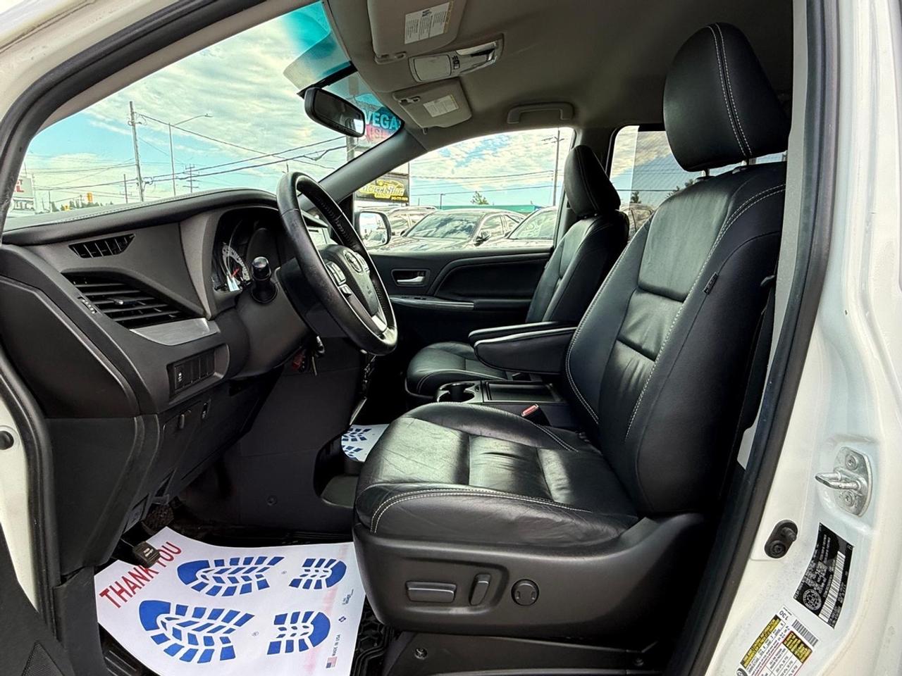 2016 Toyota Sienna SE Photo