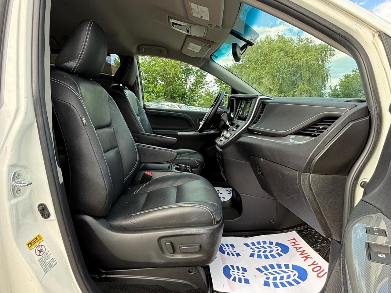 2016 Toyota Sienna SE Photo