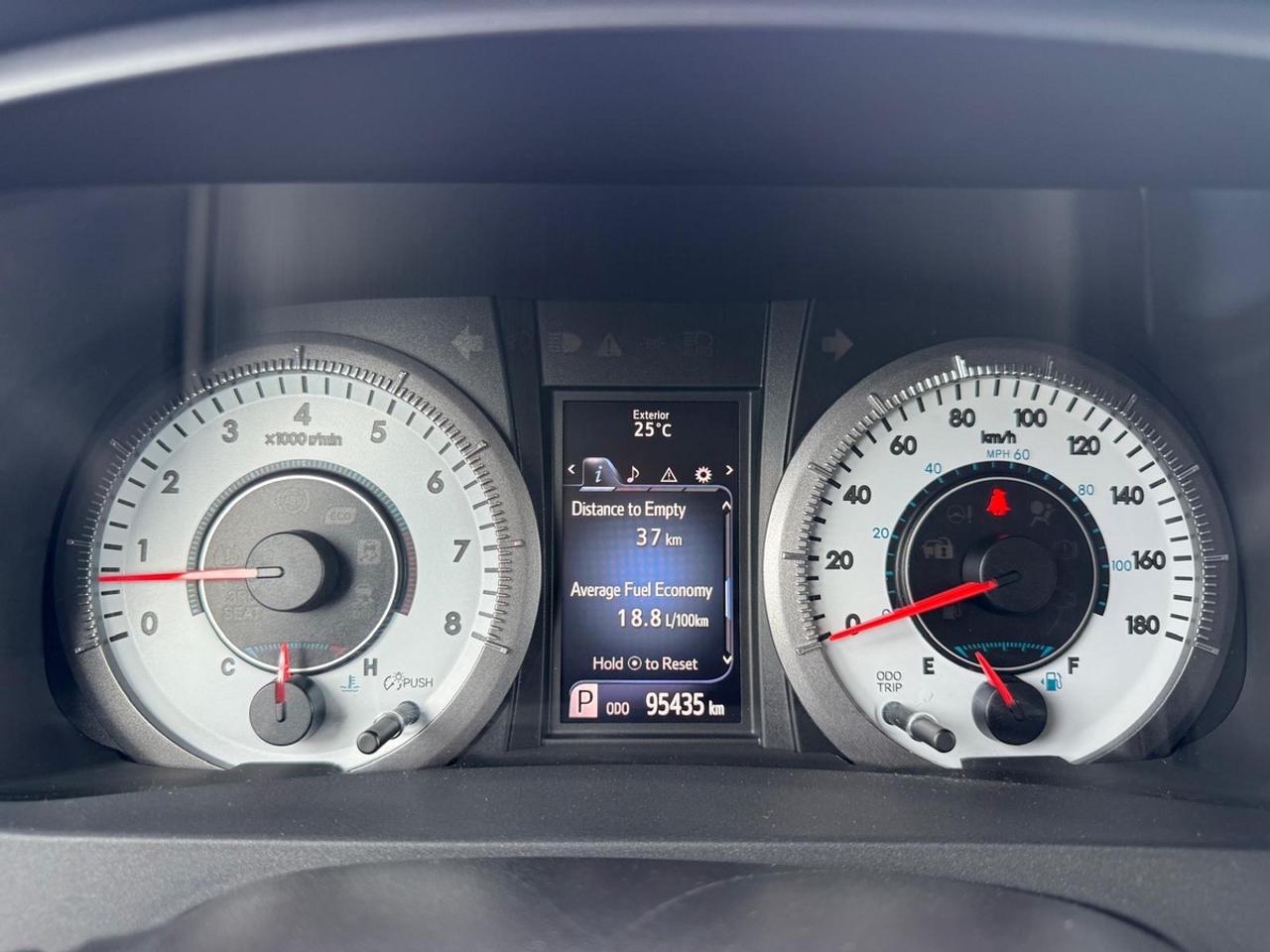 2016 Toyota Sienna SE Photo
