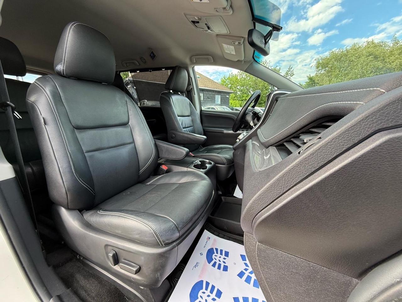 2016 Toyota Sienna SE Photo