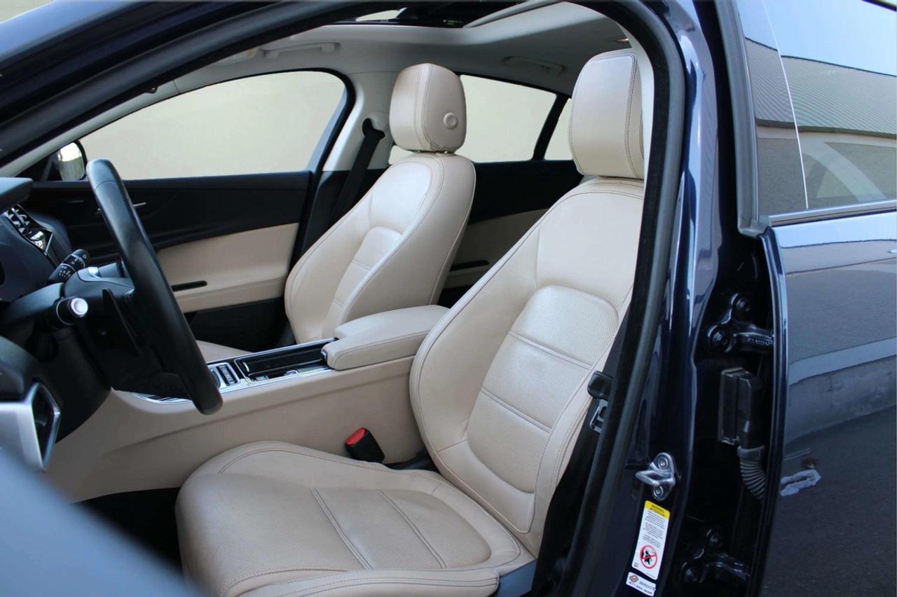2018 Jaguar XE PRESTIGE Photo