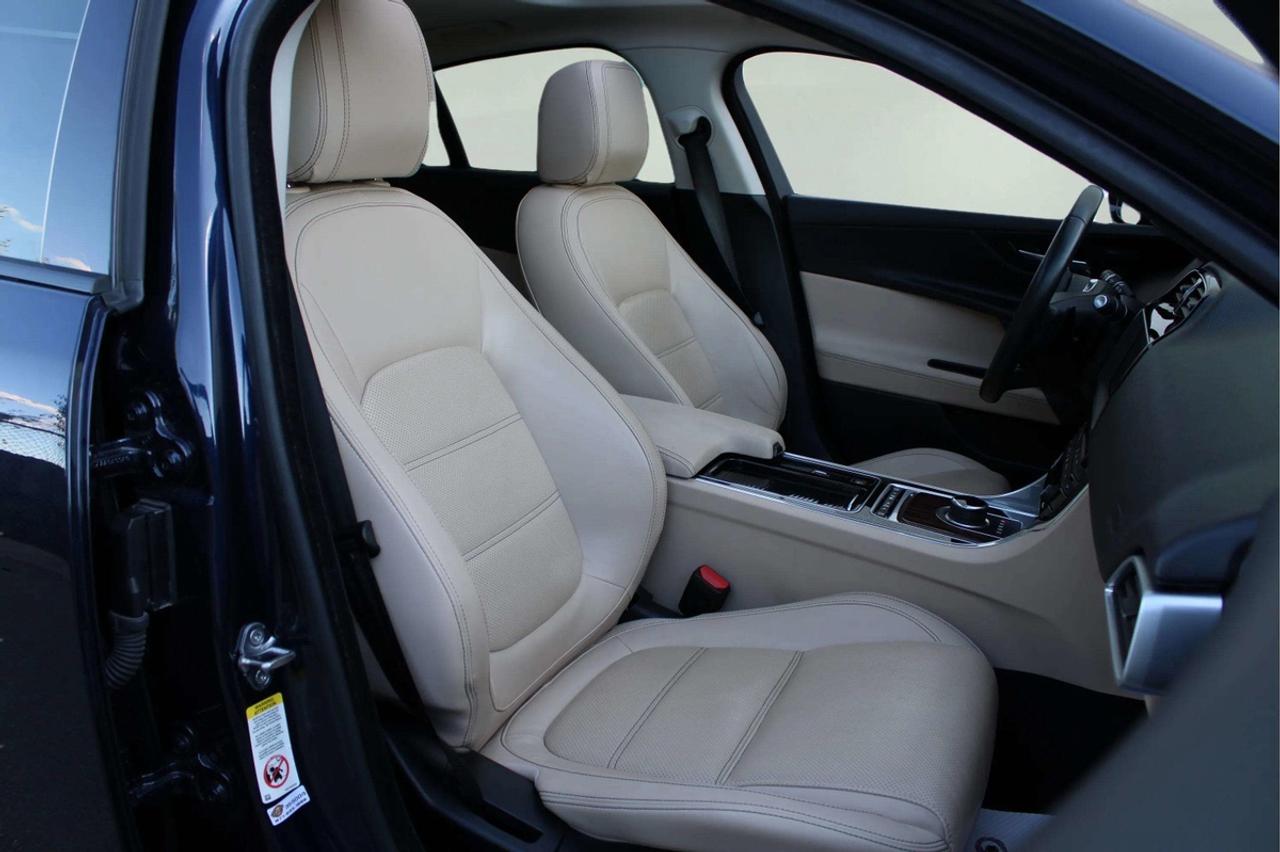 2018 Jaguar XE PRESTIGE Photo