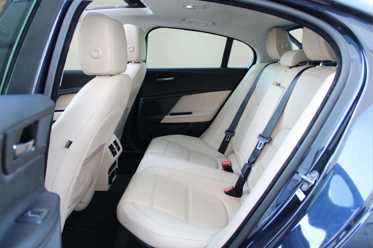2018 Jaguar XE PRESTIGE Photo