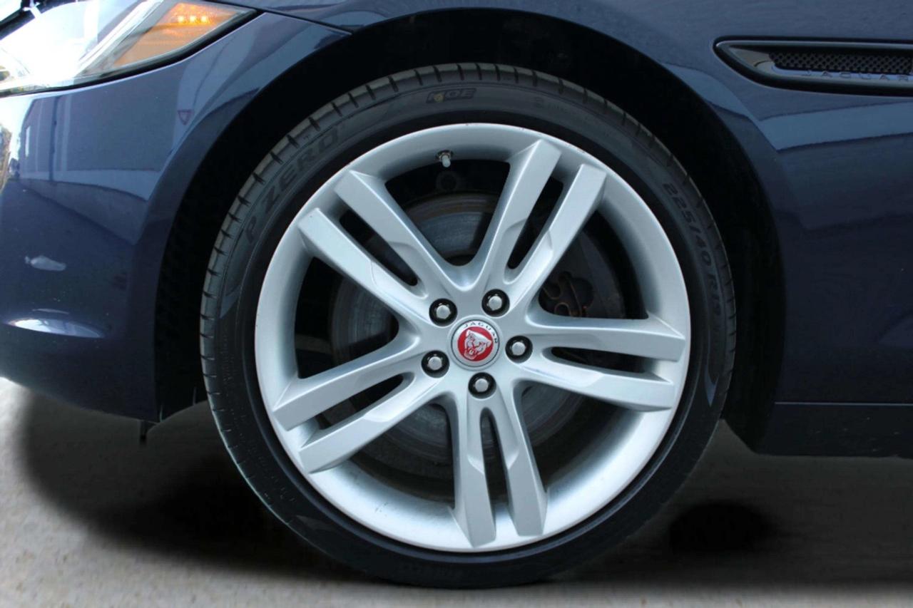 2018 Jaguar XE PRESTIGE Photo