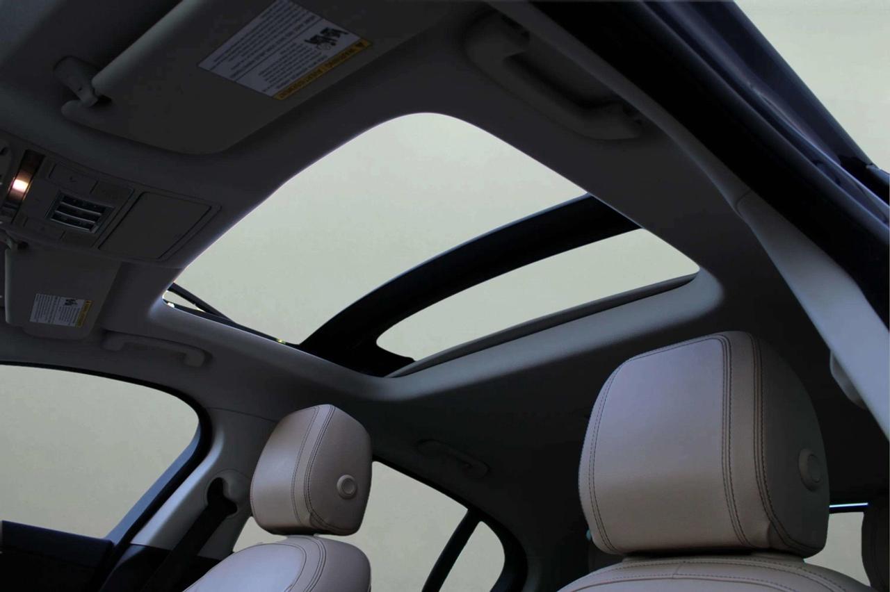 2018 Jaguar XE PRESTIGE Photo