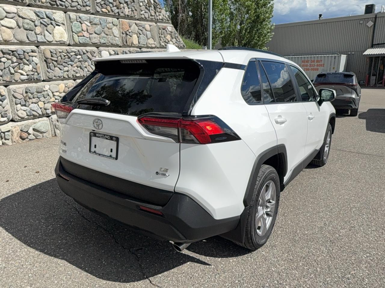 2025 Toyota RAV4 LE Photo