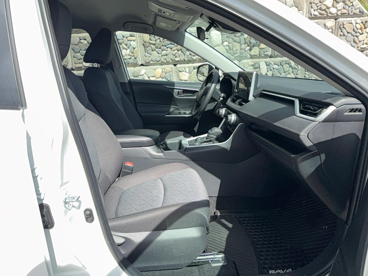 2025 Toyota RAV4 LE Photo