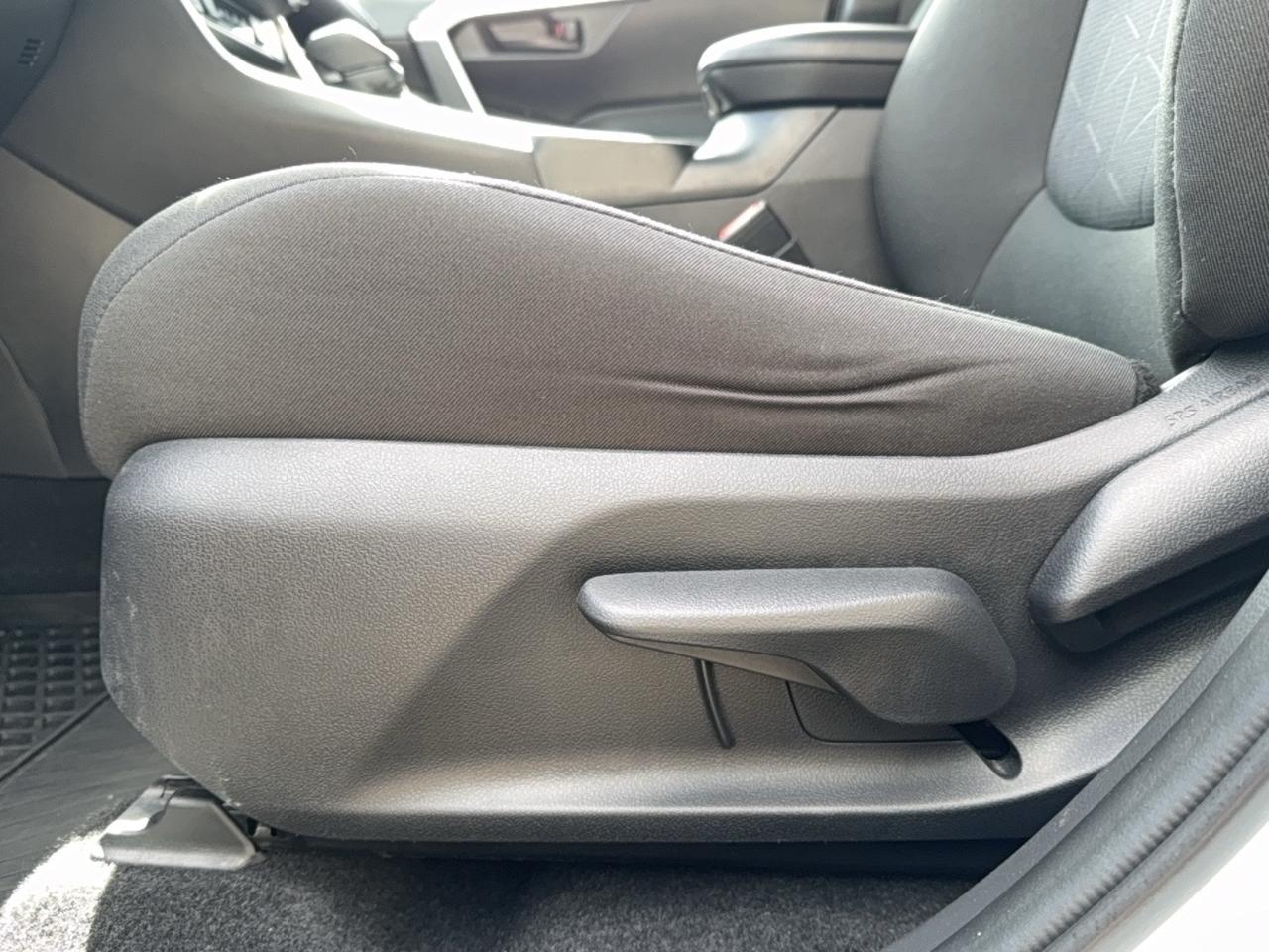 2025 Toyota RAV4 LE Photo