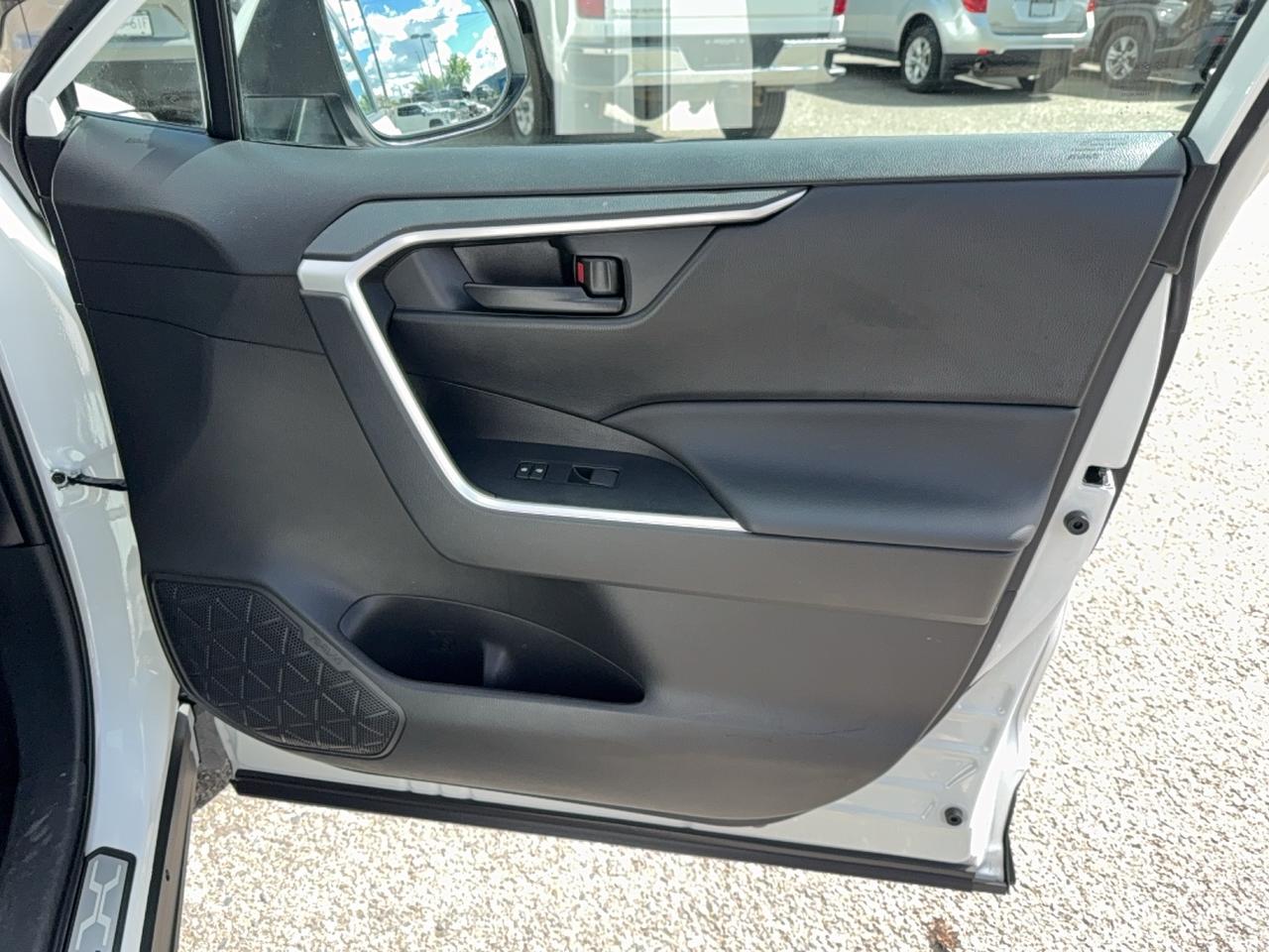 2025 Toyota RAV4 LE Photo