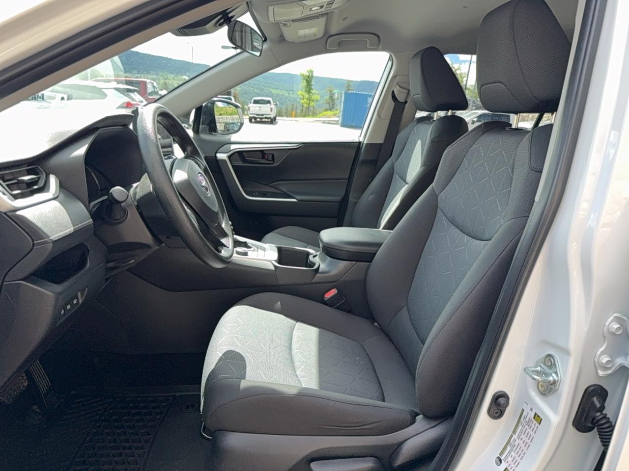 2025 Toyota RAV4 LE Photo