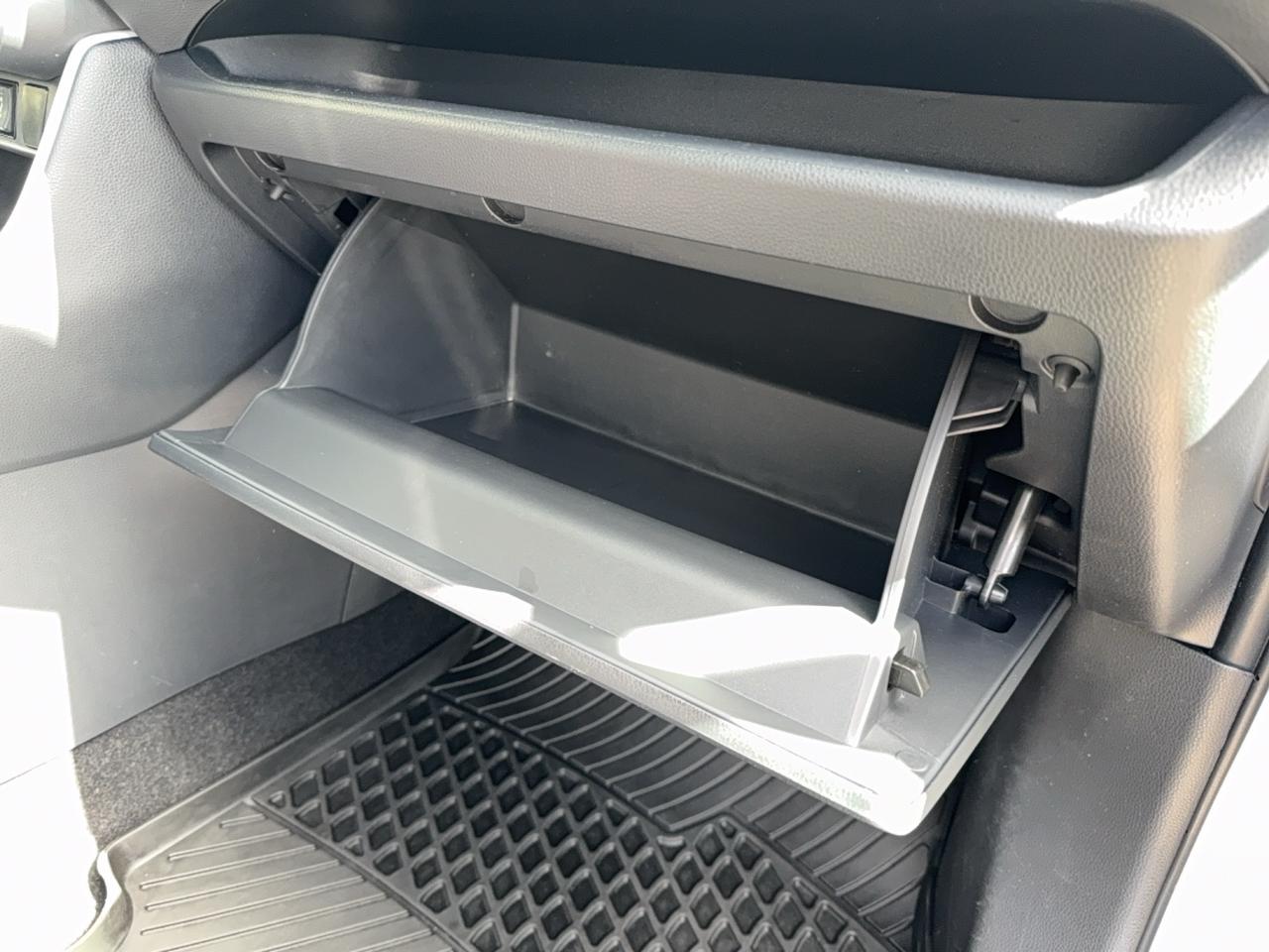 2025 Toyota RAV4 LE Photo