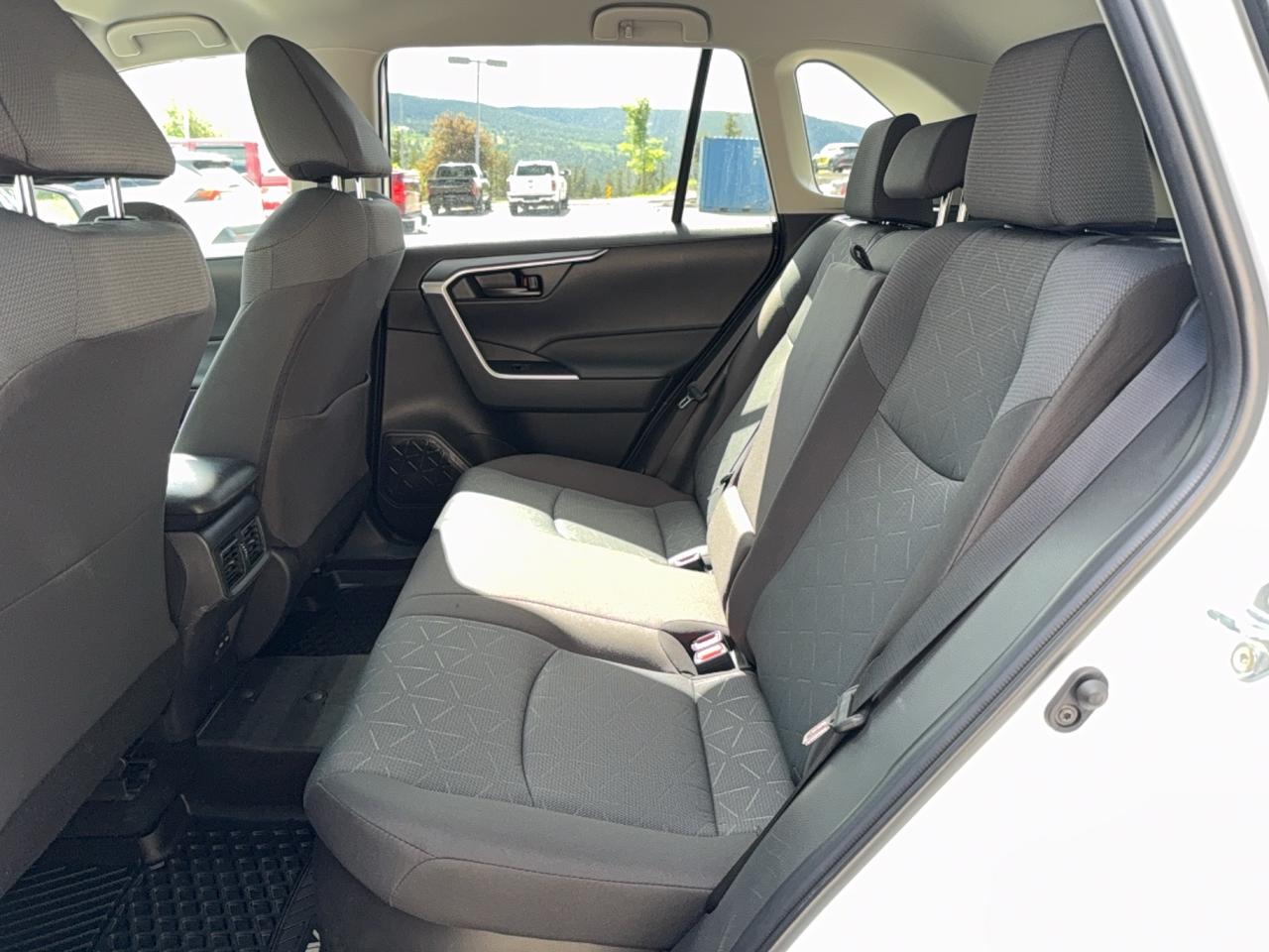 2025 Toyota RAV4 LE Photo