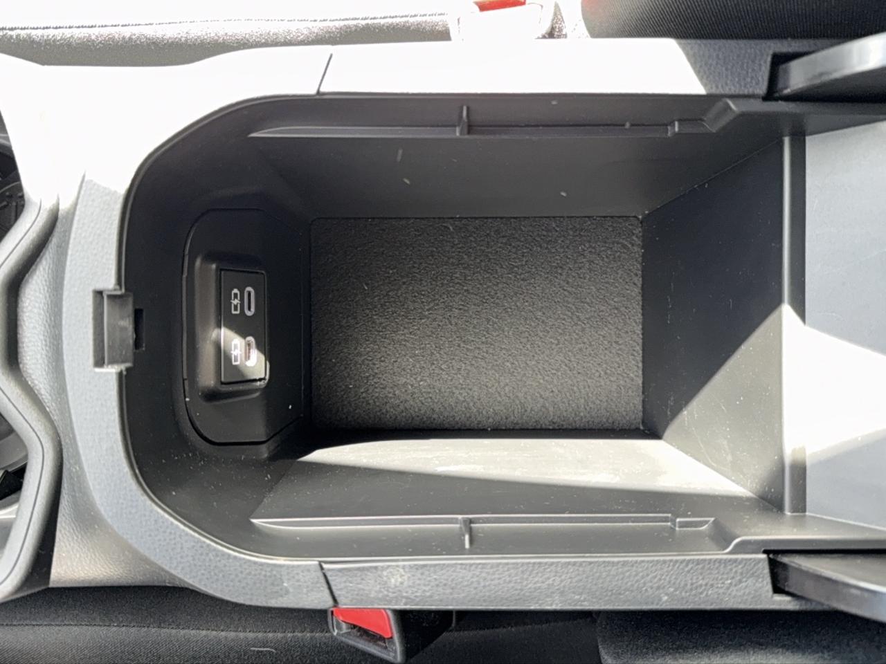 2025 Toyota RAV4 LE Photo
