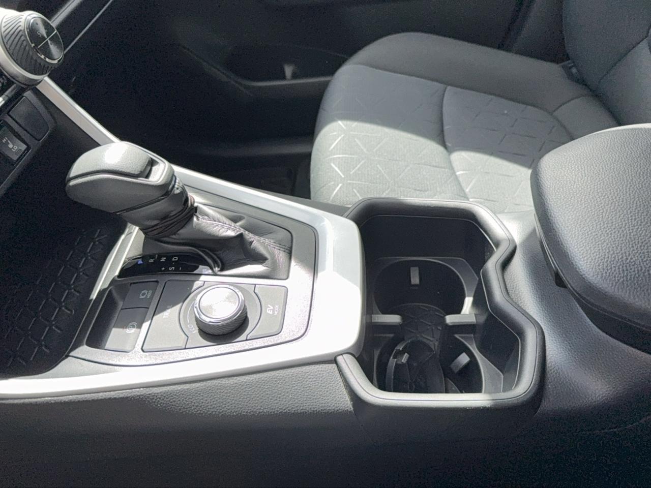 2025 Toyota RAV4 LE Photo