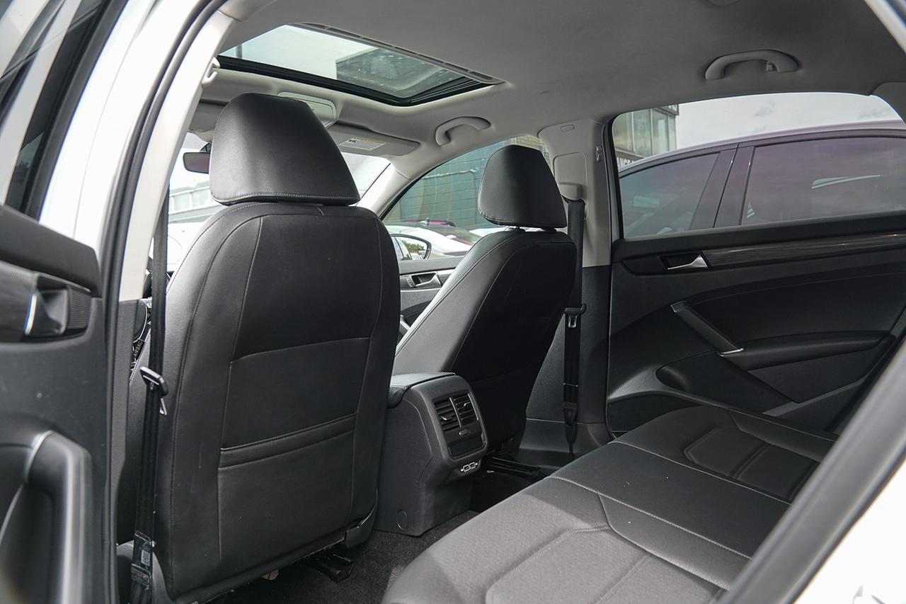 2021 Volkswagen Passat Highline |CLEAN CARFAX|LEATHER|CAM|SUNROOF| Photo