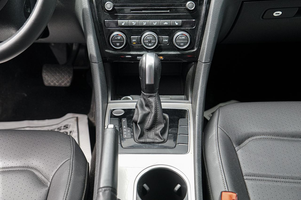 2021 Volkswagen Passat Highline |CLEAN CARFAX|LEATHER|CAM|SUNROOF| Photo