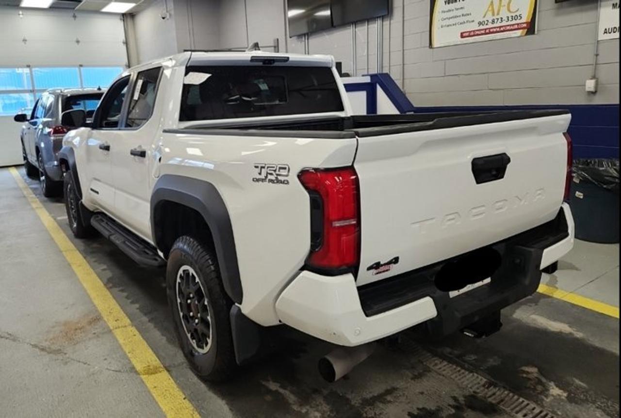 2025 Toyota Tacoma Off Road Premium Crew 4X4 | Leather | Sunroof | 360 Camera | JBL Audio | Cooled Seats | and More ! Photo