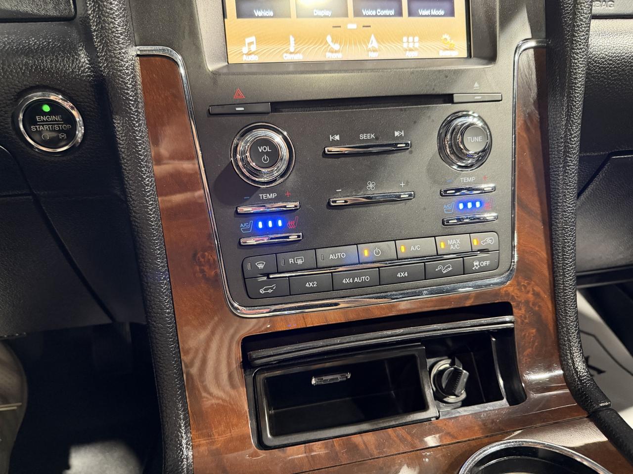 2017 Lincoln Navigator 4WD 4dr Select Photo