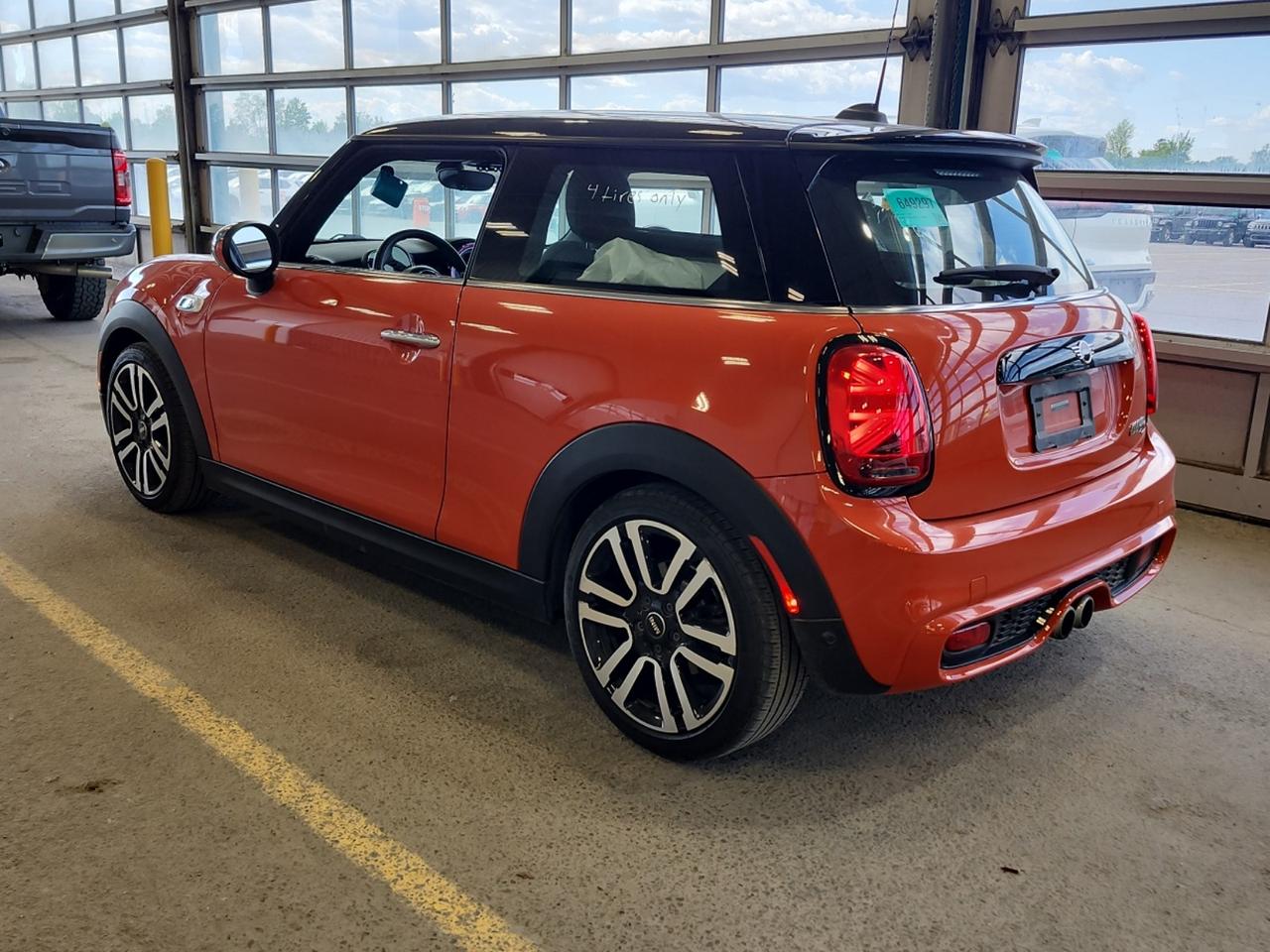 2019 MINI Cooper Cooper S - ONLY 33K! SUNROOF, NAV, LEATHER, LOADED Photo4