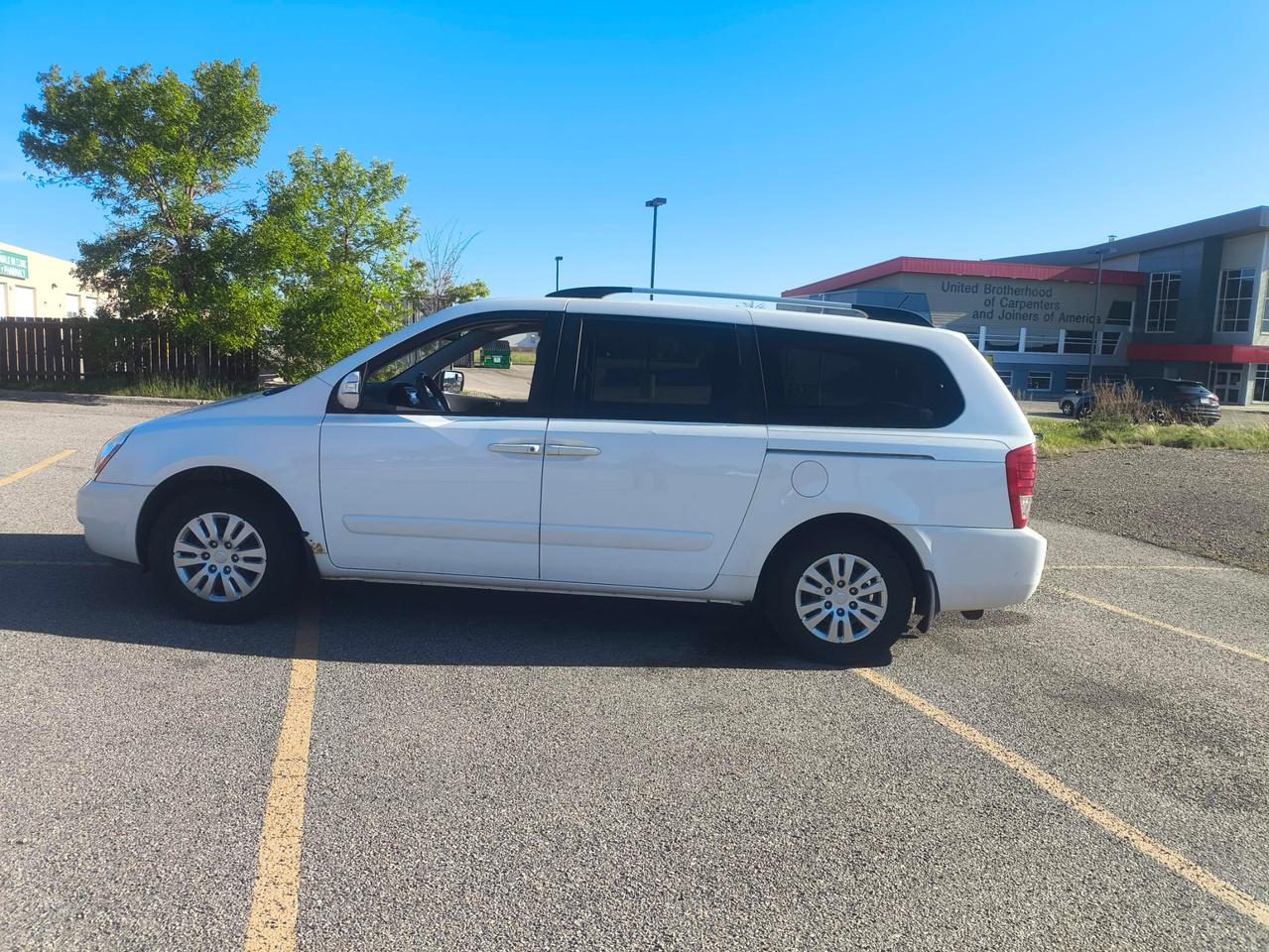 2011 Kia Sedona LX Base - Photo #6