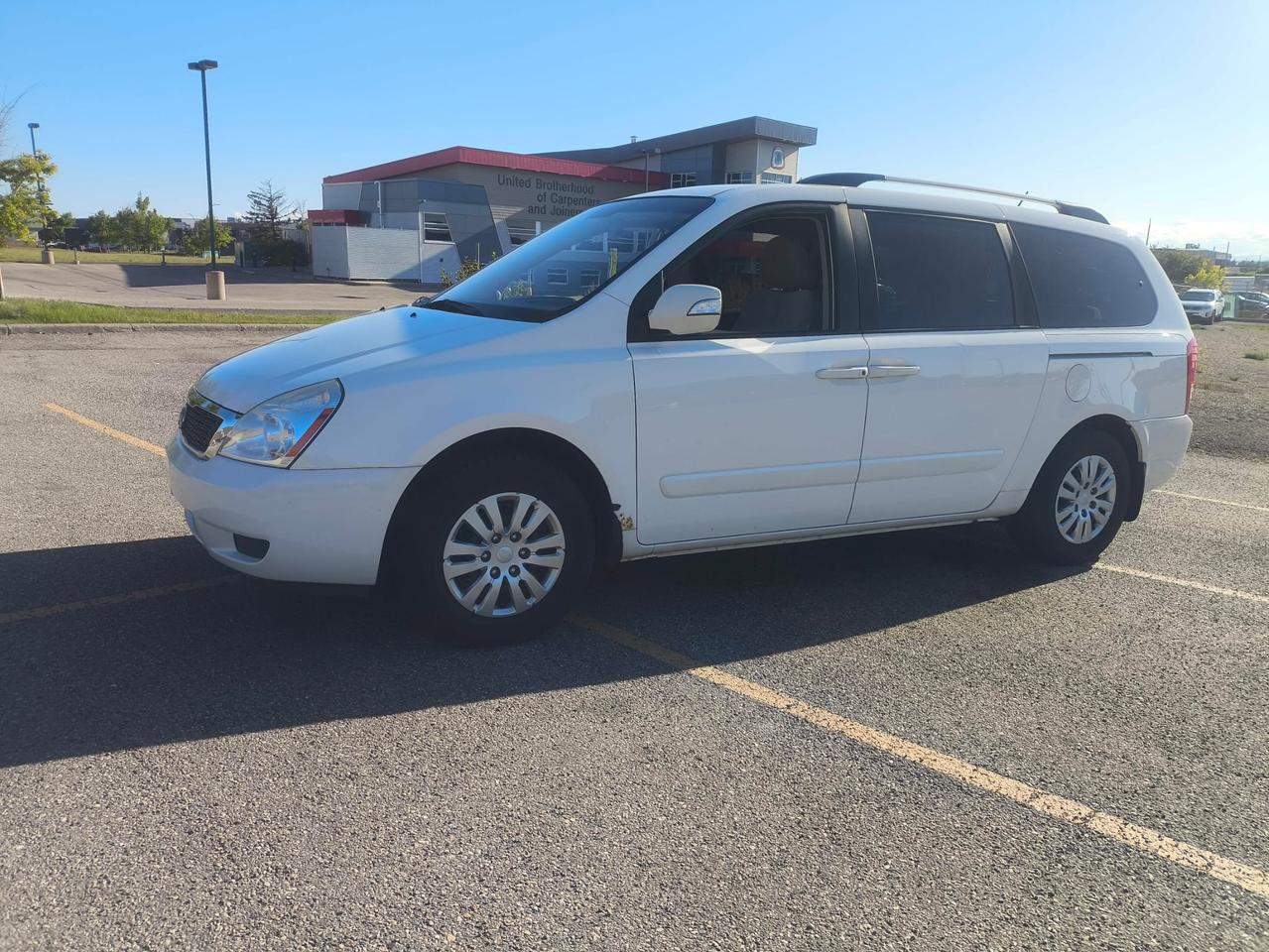 2011 Kia Sedona LX Base - Photo #7
