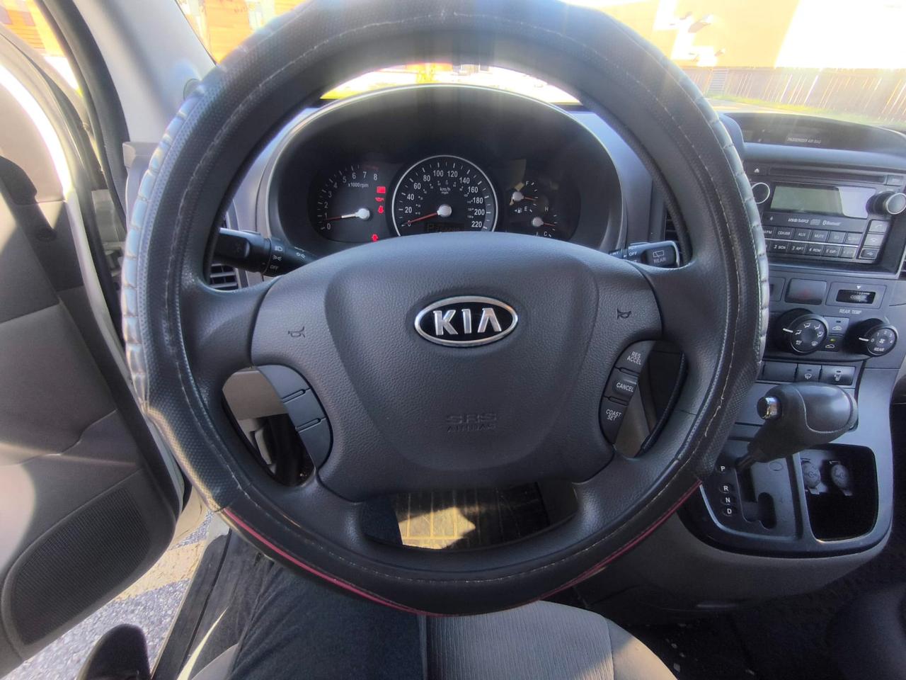 2011 Kia Sedona LX Base - Photo #10