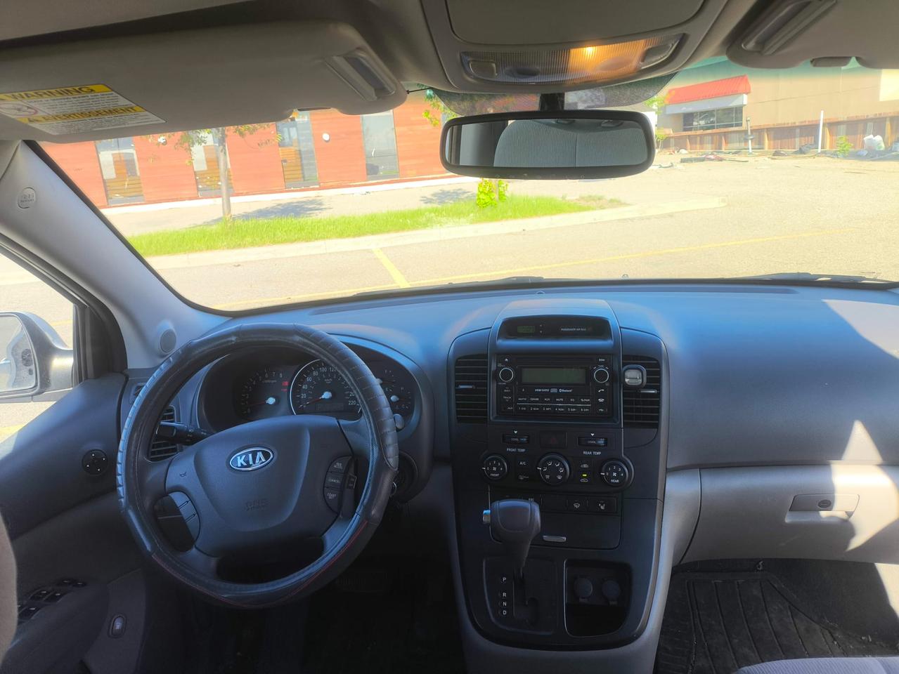 2011 Kia Sedona LX Base - Photo #12