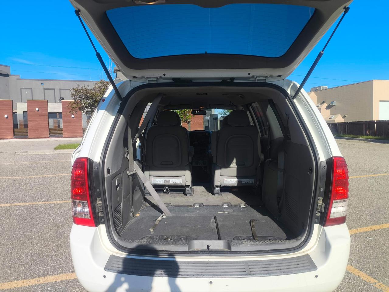 2011 Kia Sedona LX Base - Photo #16