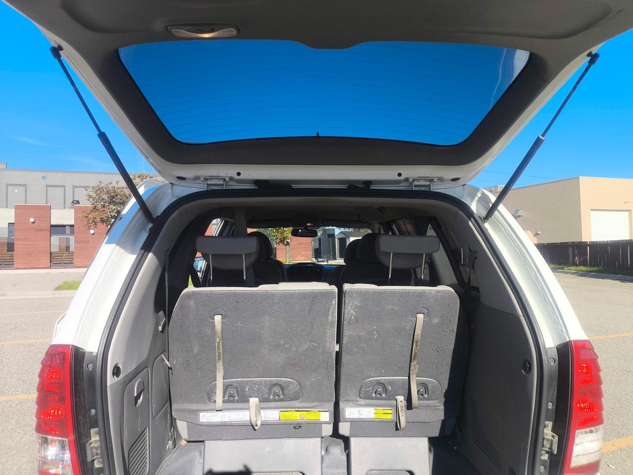 2011 Kia Sedona LX Base - Photo #17