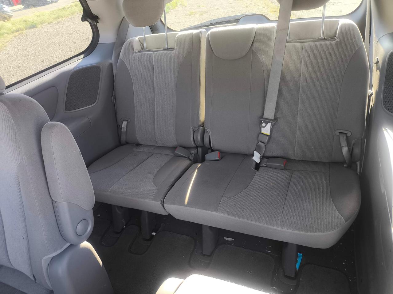 2011 Kia Sedona LX Base - Photo #20