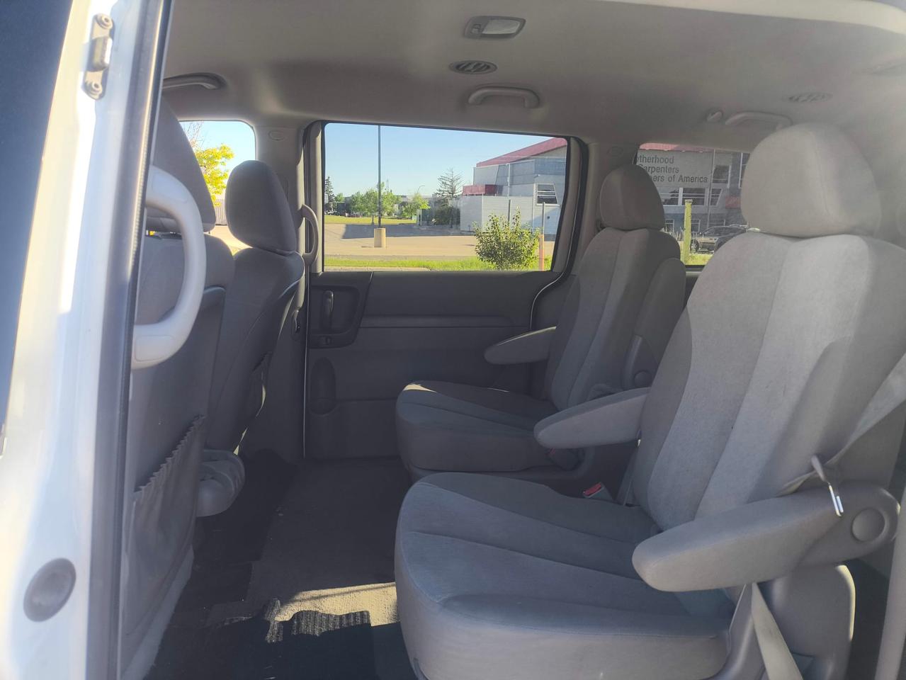 2011 Kia Sedona LX Base - Photo #21