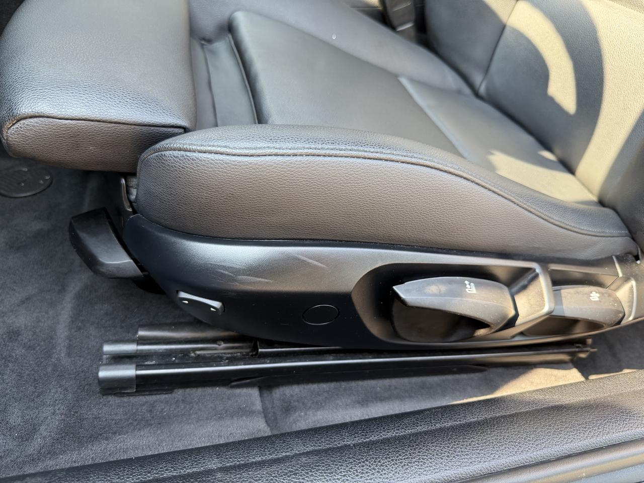 2012 BMW 1 Series 128i - M SPORT PKG, ABSOLUTELY MINT SHAPE!!! Photo
