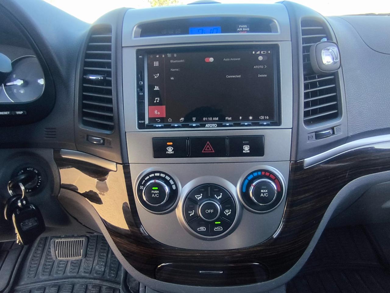 2011 Hyundai Santa Fe  Photo