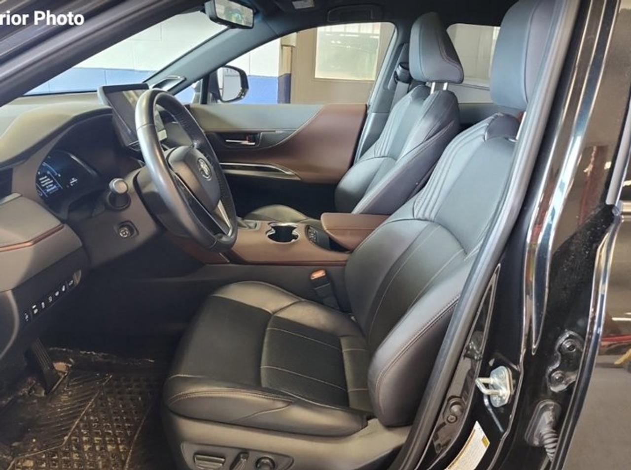 2023 Toyota Venza Limited AWD | Leather |  Sunroof | 360 Camera | Heated + Ventilated Seats | Heated Steering & More ! Photo