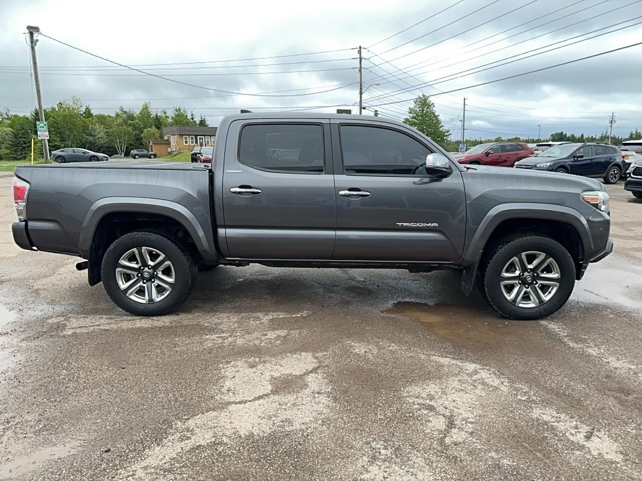 2018 Toyota Tacoma LIMITED Photo3