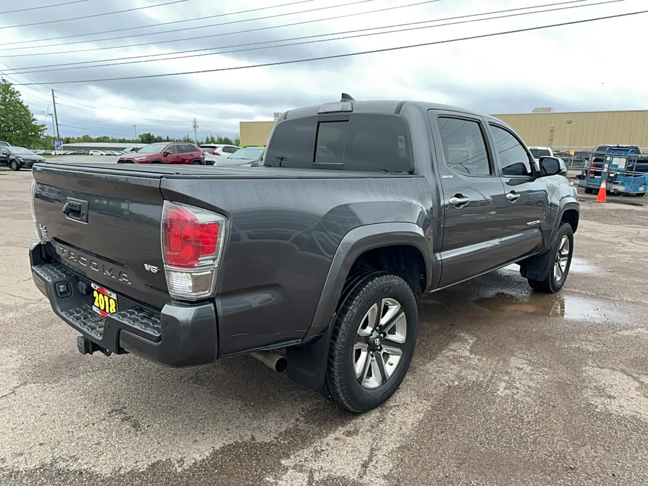 2018 Toyota Tacoma LIMITED Photo4