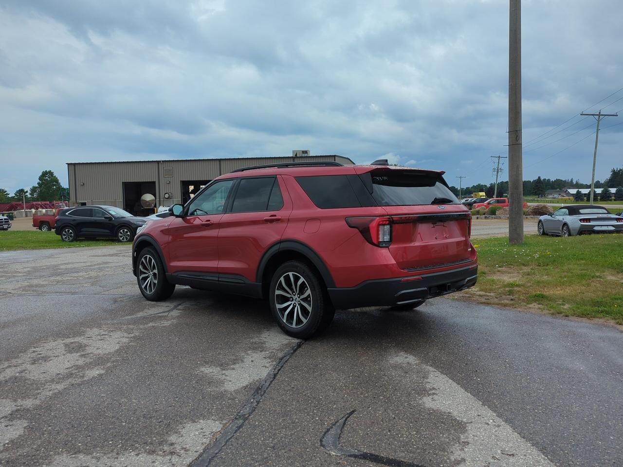 2026 Ford Explorer ST-Line 4WD Photo3