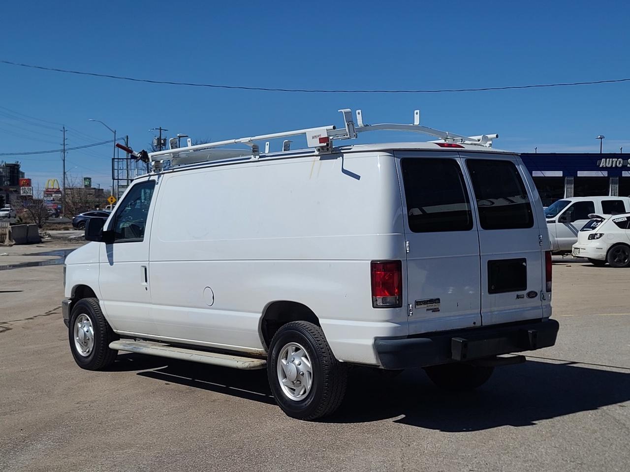 2014 Ford E-Series E 250 Van Photo3