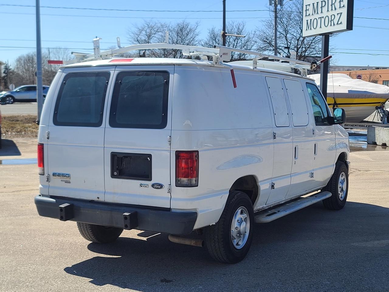 2014 Ford E-Series E 250 Van Photo
