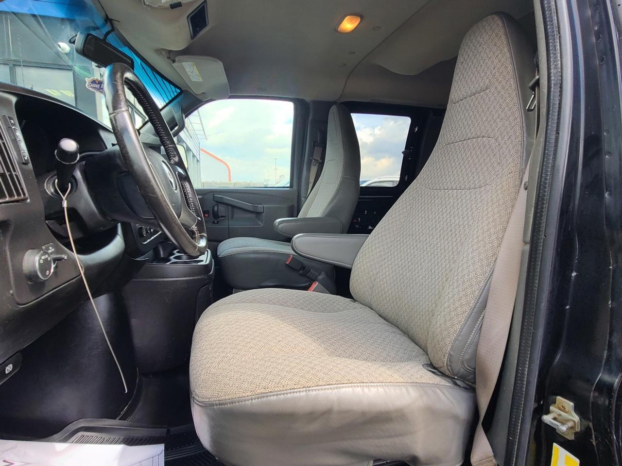 2018 GMC Savana LS 3500 Photo