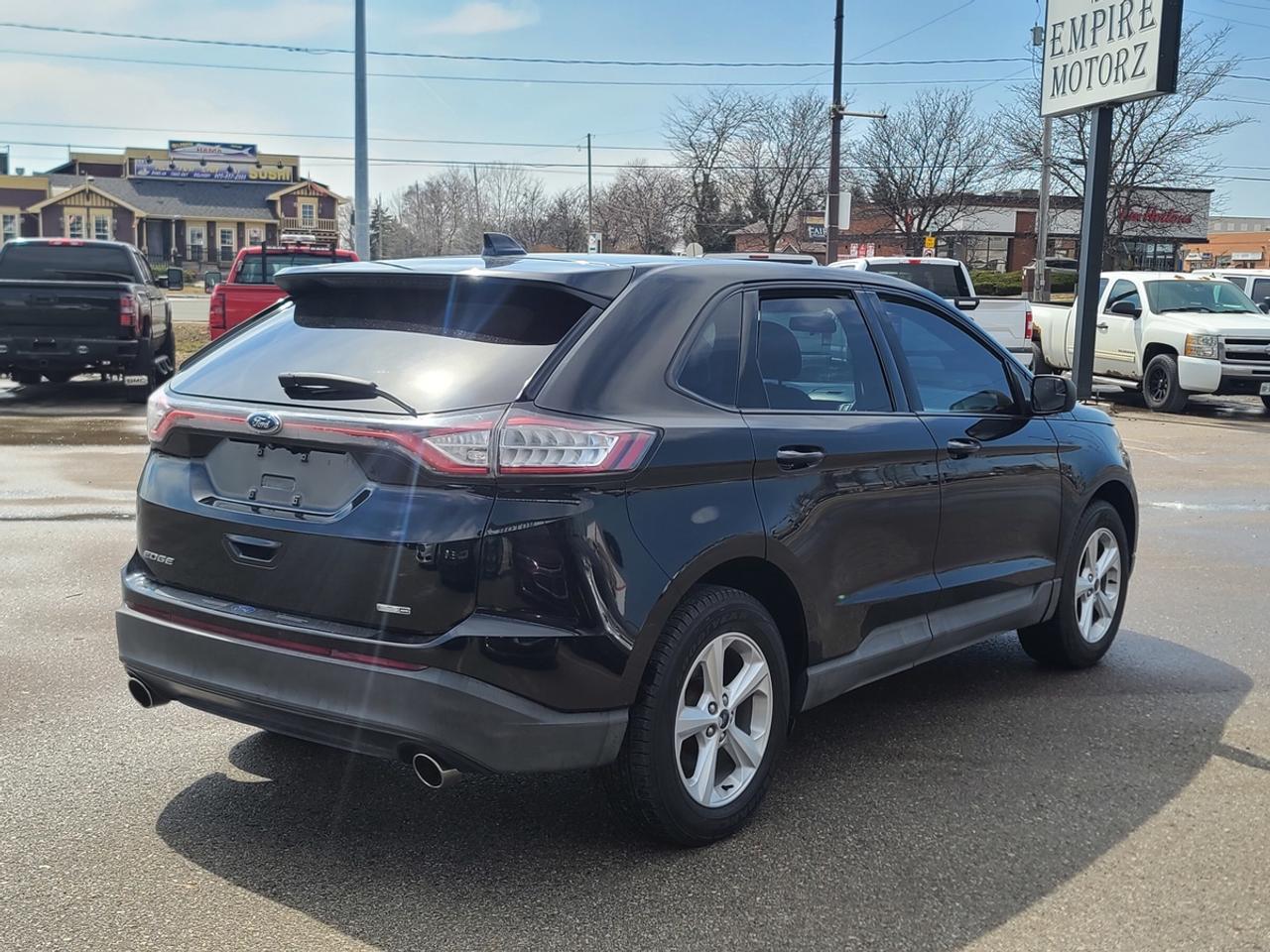 2017 Ford Edge SE Photo