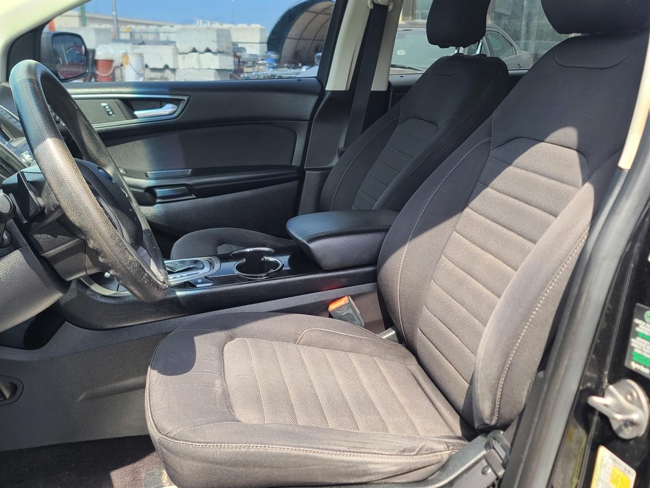 2017 Ford Edge SE Photo