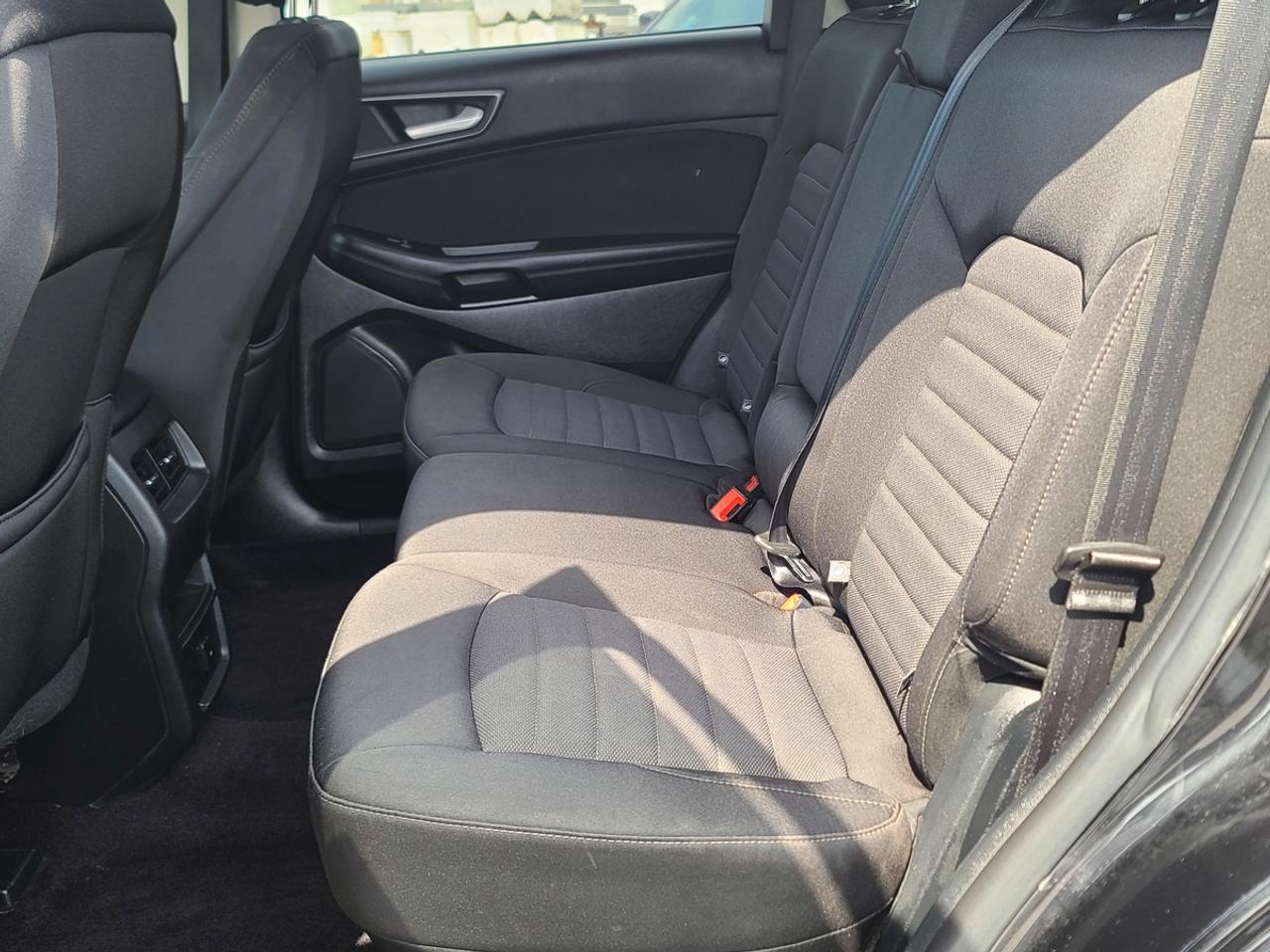 2017 Ford Edge SE Photo