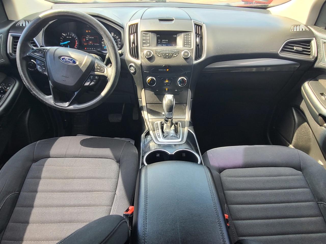 2017 Ford Edge SE Photo