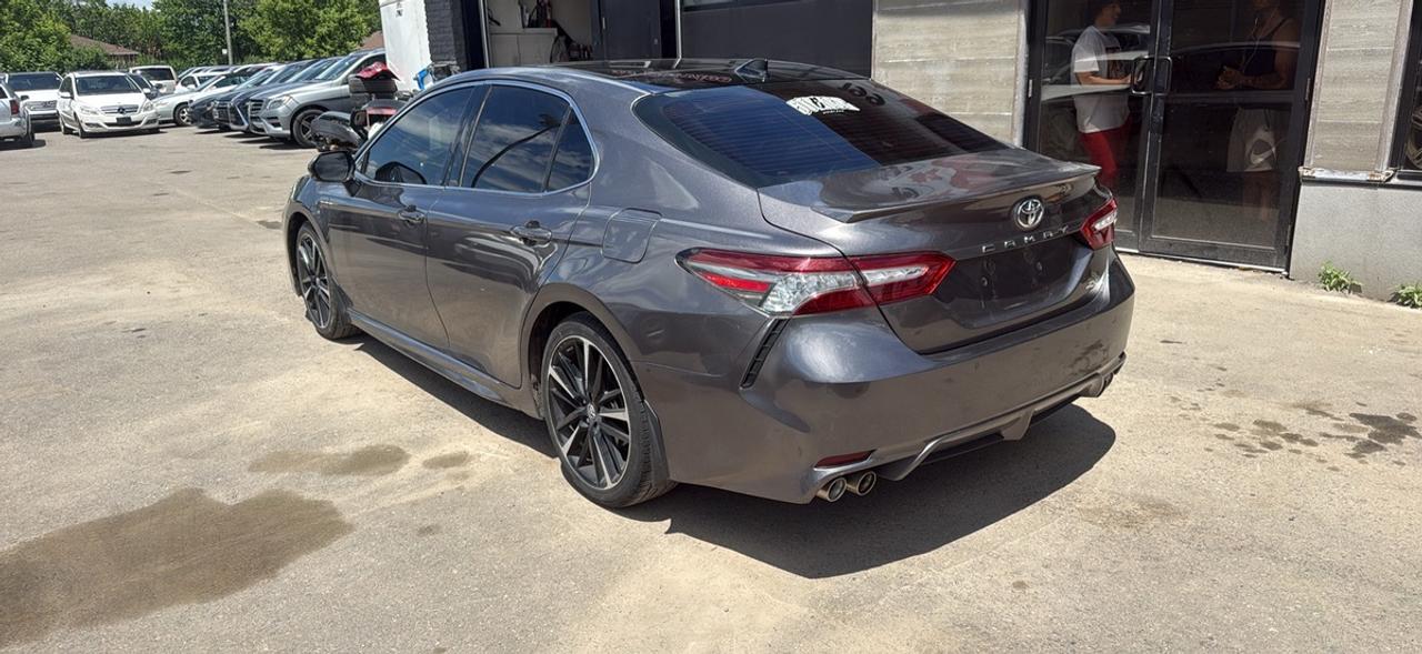 2018 Toyota Camry XSE Photo3