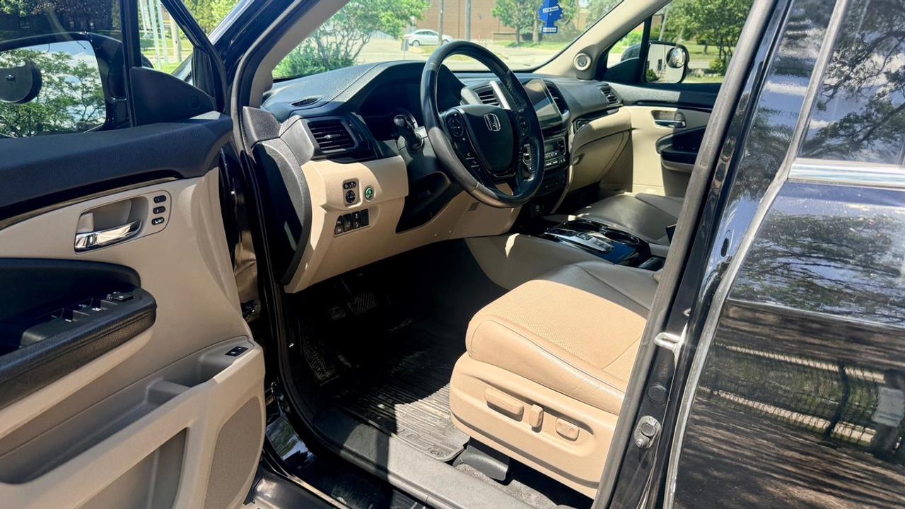 2017 Honda Pilot Touring Photo