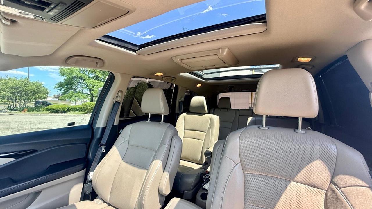 2017 Honda Pilot Touring Photo