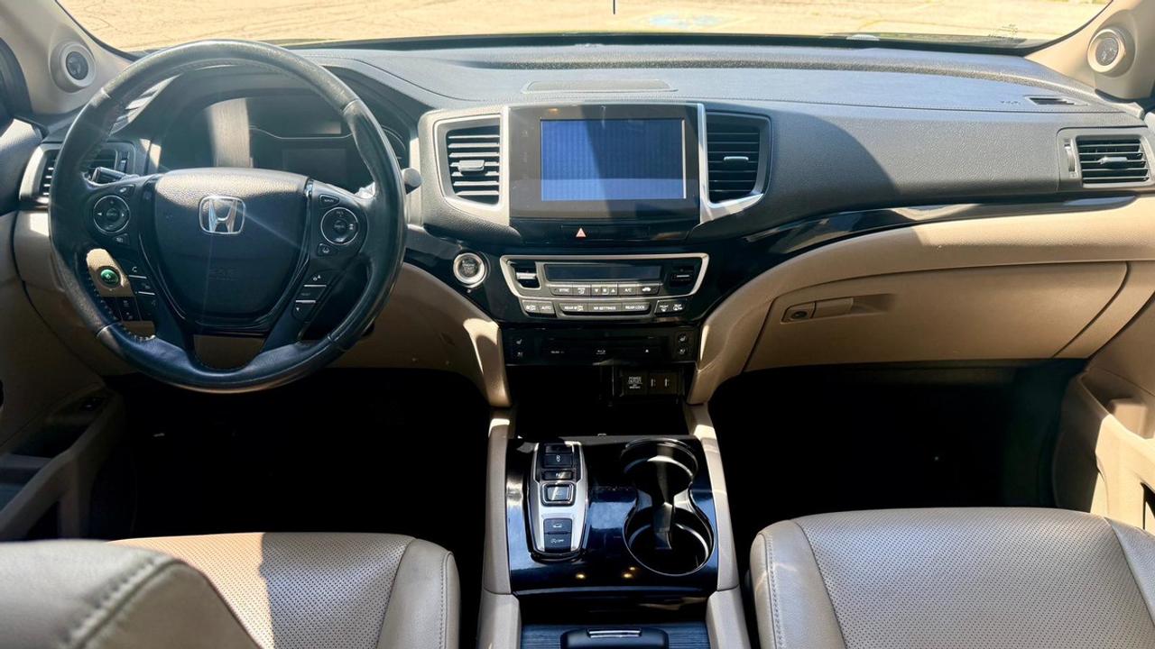 2017 Honda Pilot Touring Photo